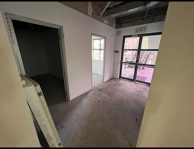 454M² BUSINESS TO LET IN CENTURY CITY